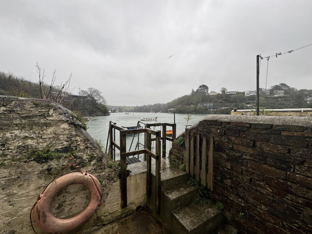 Lot: 160 - SPACIOUS WATER-FRONTING PROPERTY - View from the courtyard